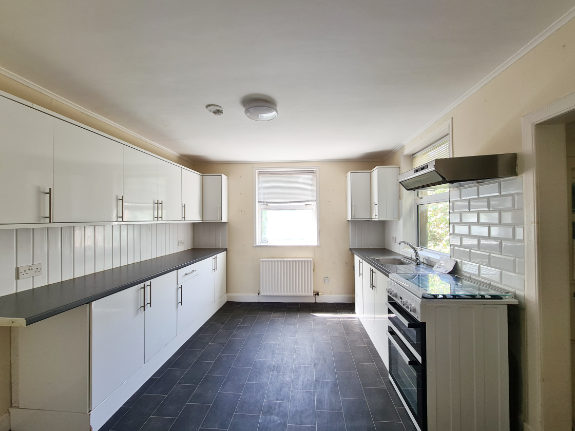 10. Kitchen a
