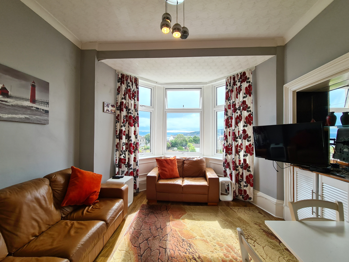 6. Lounge a